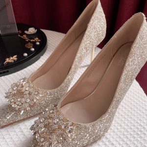 Crystal shoes, bride&#039;s shoes, pointed-toe shoes