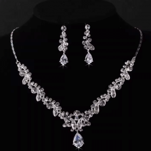 Zircon and rhinestone necklace and earrings set